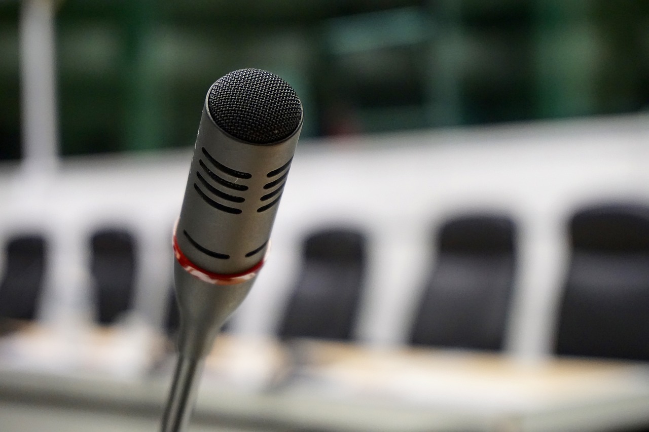microphone-704257_1280